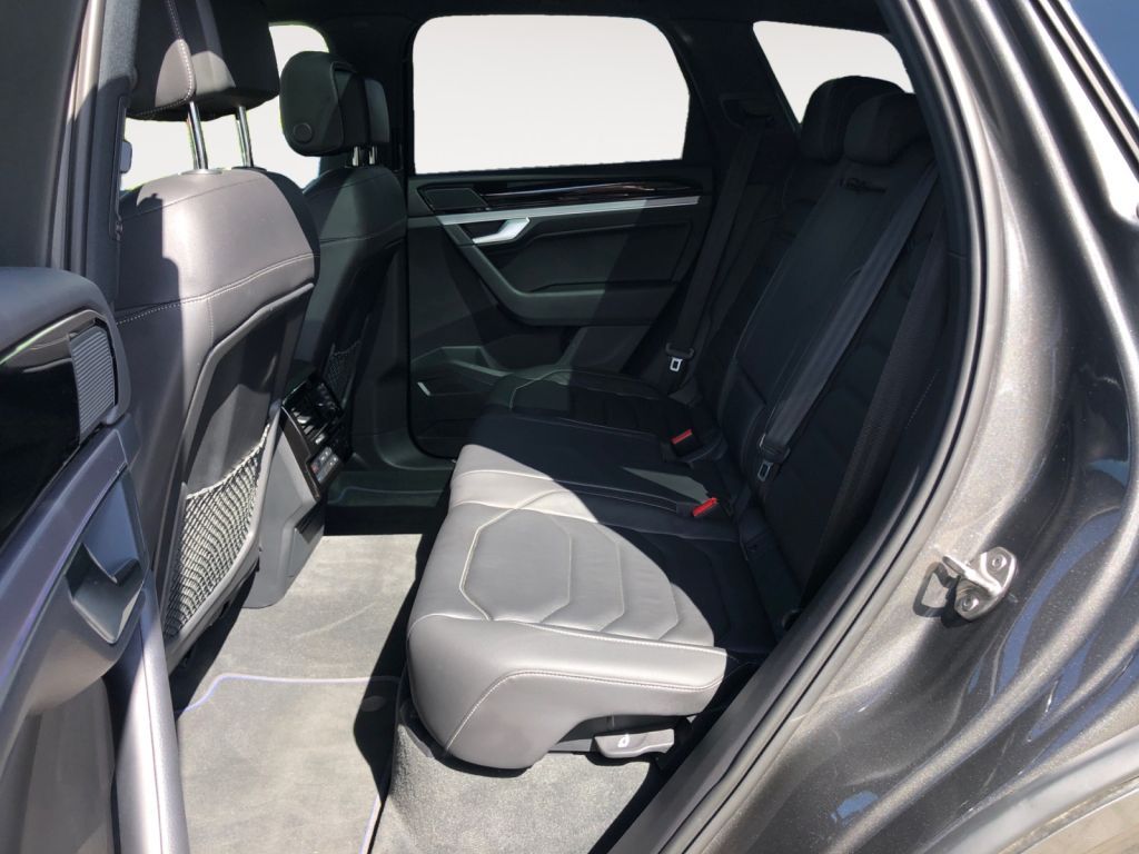 Fahrzeugabbildung Volkswagen Touareg 3.0 V6 e-Hybrid 4Motion Aut. R Pano Luft
