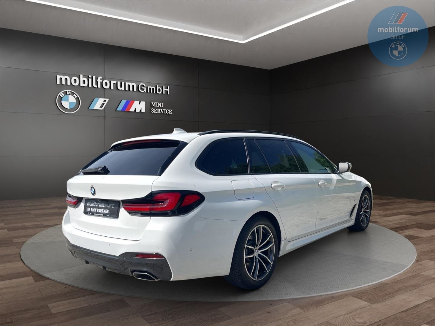 BMW 530 i Touring M-Sport AHK StandHZG Panorama foto 3