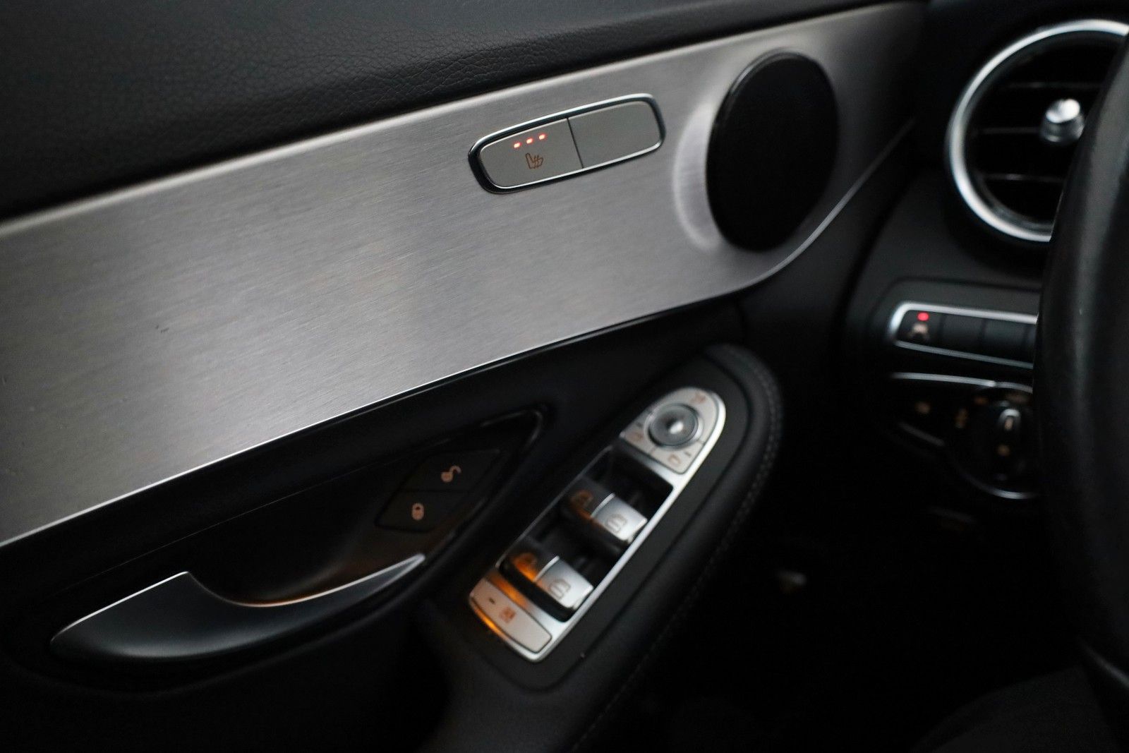 Fahrzeugabbildung Mercedes-Benz C 180 T-Modell,T.Leder,Navi,LED,SH,Kamera,ACC