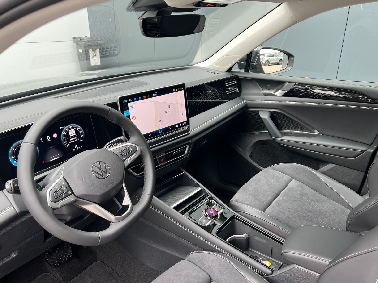 Fahrzeugabbildung Volkswagen Tiguan Elegance 2.0 TDI DSG *AHK, IQ.Light, 18'-