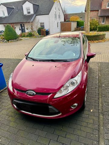 Ford Fiesta Magenta 1,25 92 PS 2.Hand in F...