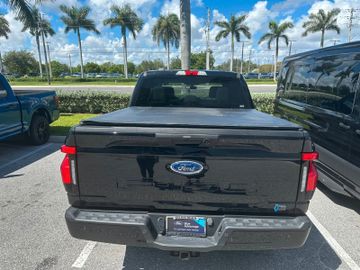 Ford F 150 Lightning SXT AWD  Elektro 2023 schwarz