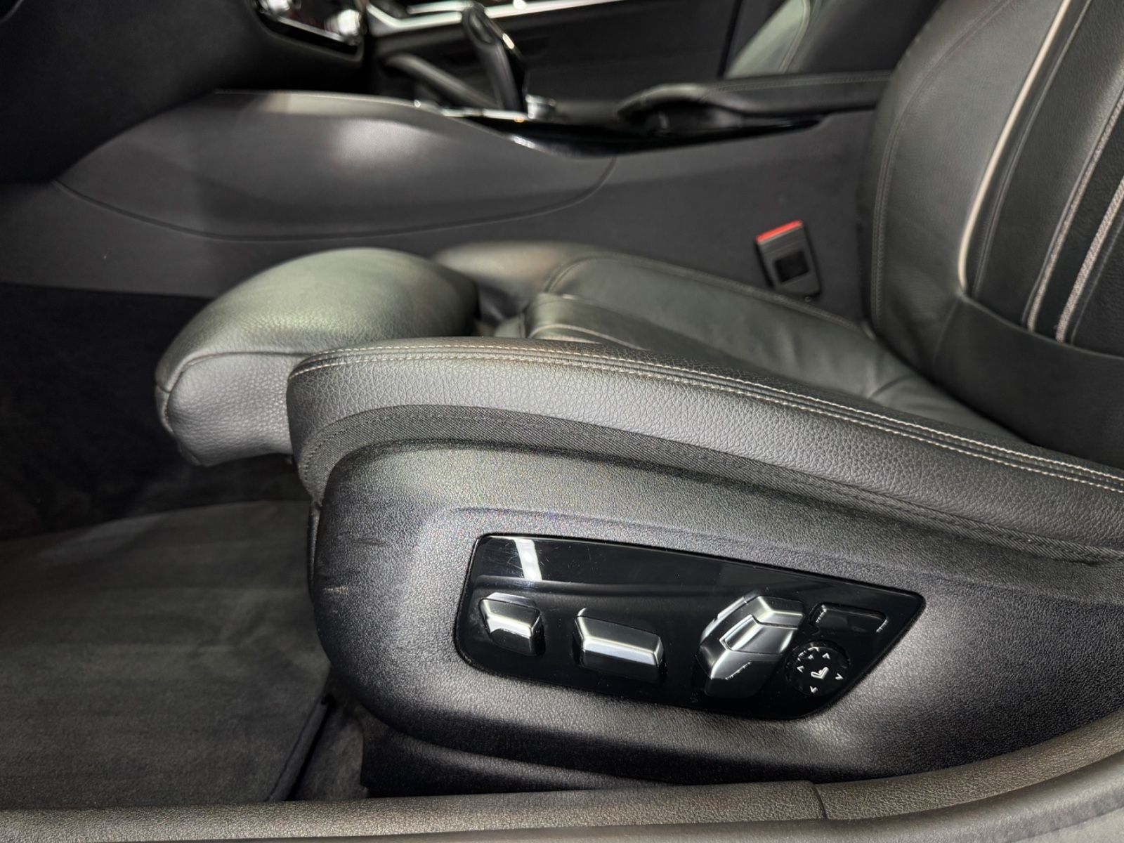 Fahrzeugabbildung BMW M550d xDrive Touring|PANO|NAVI|AHK|1.HAND