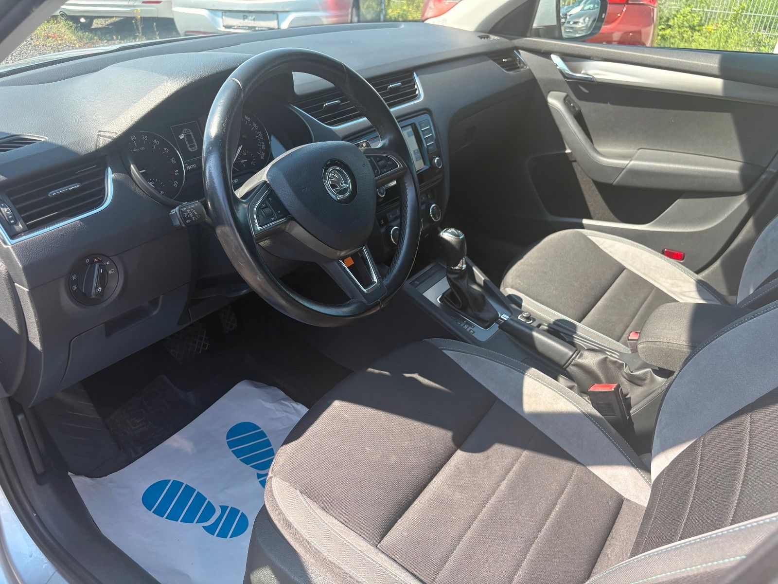 Fahrzeugabbildung SKODA Octavia 2.0 TDI Combi Joy DSG Navi Xenon SCHECKH