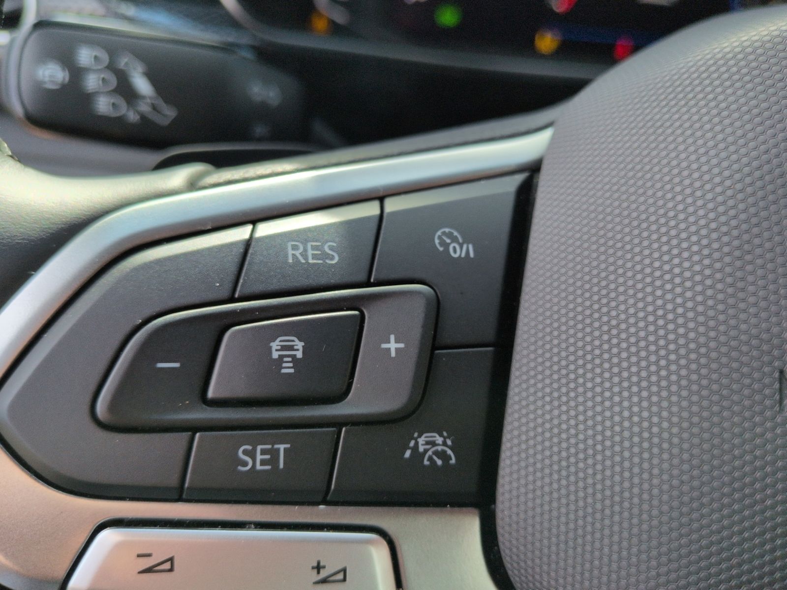 T-Cross 1.5 TSI DSG R-Line NAVI+AHK+SHZ+LED+