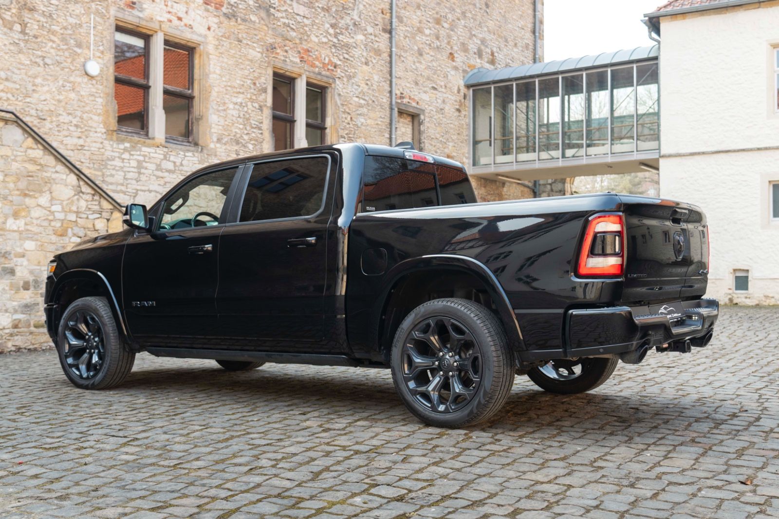 Fahrzeugabbildung Dodge RAM 1500 Limited H&K ACC 360° LED LUFTFEDERUNG