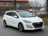 Hyundai i30 1.6 Kombi *1HD*Navi*SHZ*LKRDHZ*Pano* - Hyundai i30 mit Diesel-Antrieb: Kombi, Automatik, 1.6