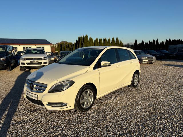 Mercedes-Benz B180 BlueEFFICIENCY +NAVI+SHZ+BI-XENON+AHK+