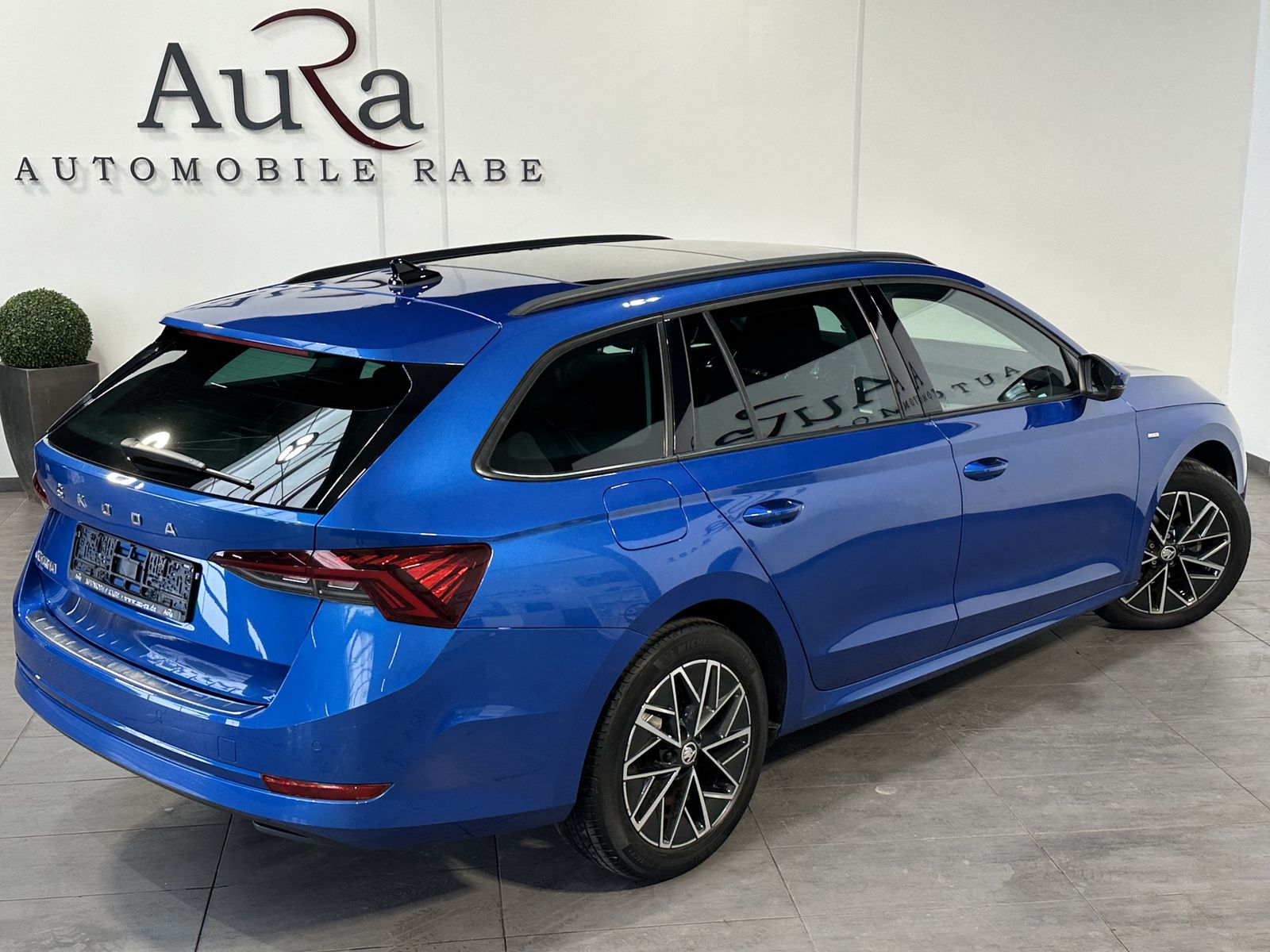 Fahrzeugabbildung SKODA Octavia Combi Clever NAV+LED+PANO+AHK+KAMERA+PP