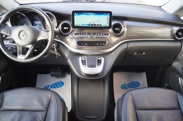 Mercedes V 220 - 11