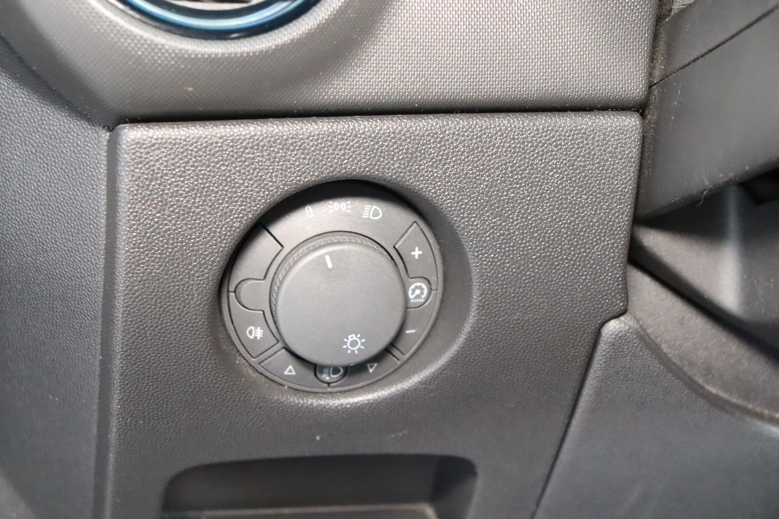 Fahrzeugabbildung Opel Corsa D 1.2i * Klima * LRHZ * SHZ *