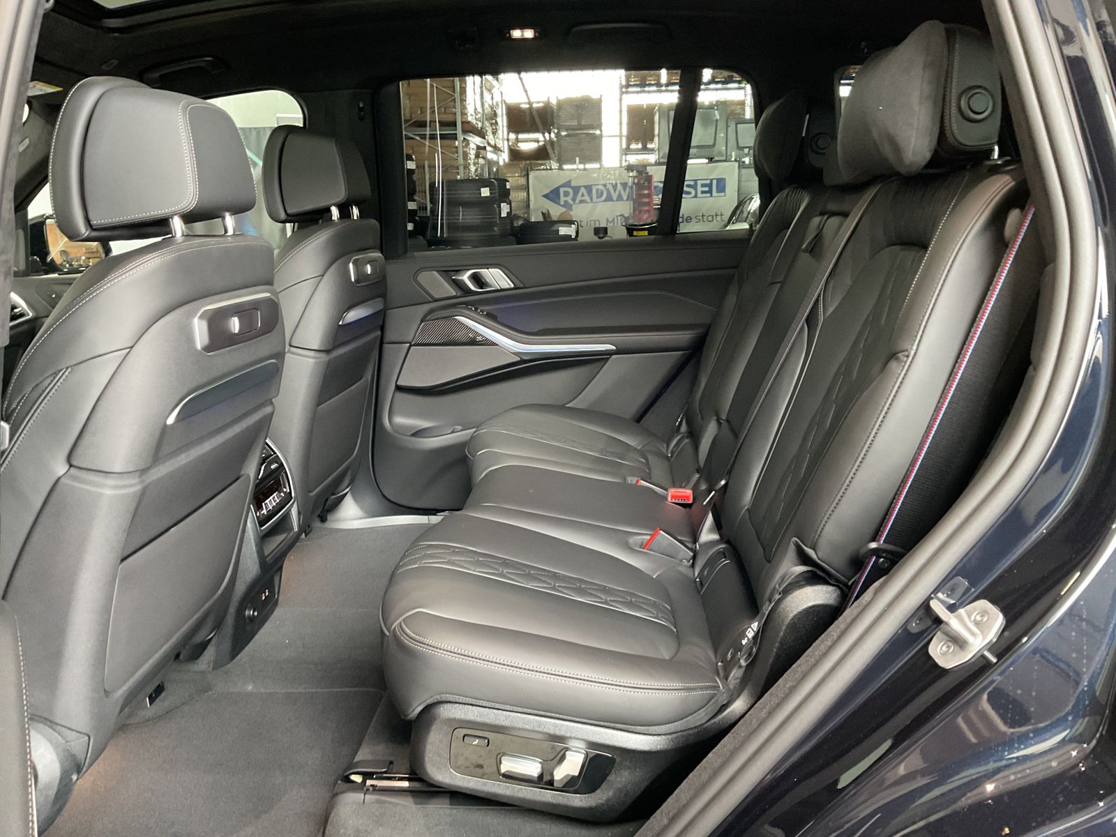 Fahrzeugeinzelansicht 13 Fahrzeugabbildung BMW X7 xDrive40d |Panoramadach |Standheizung |elektr