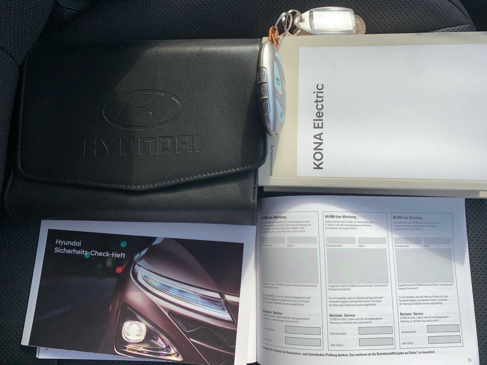 Fahrzeugabbildung Hyundai KONA Prime Elektro 65,4 kWh BOSE Sitz 19Zoll