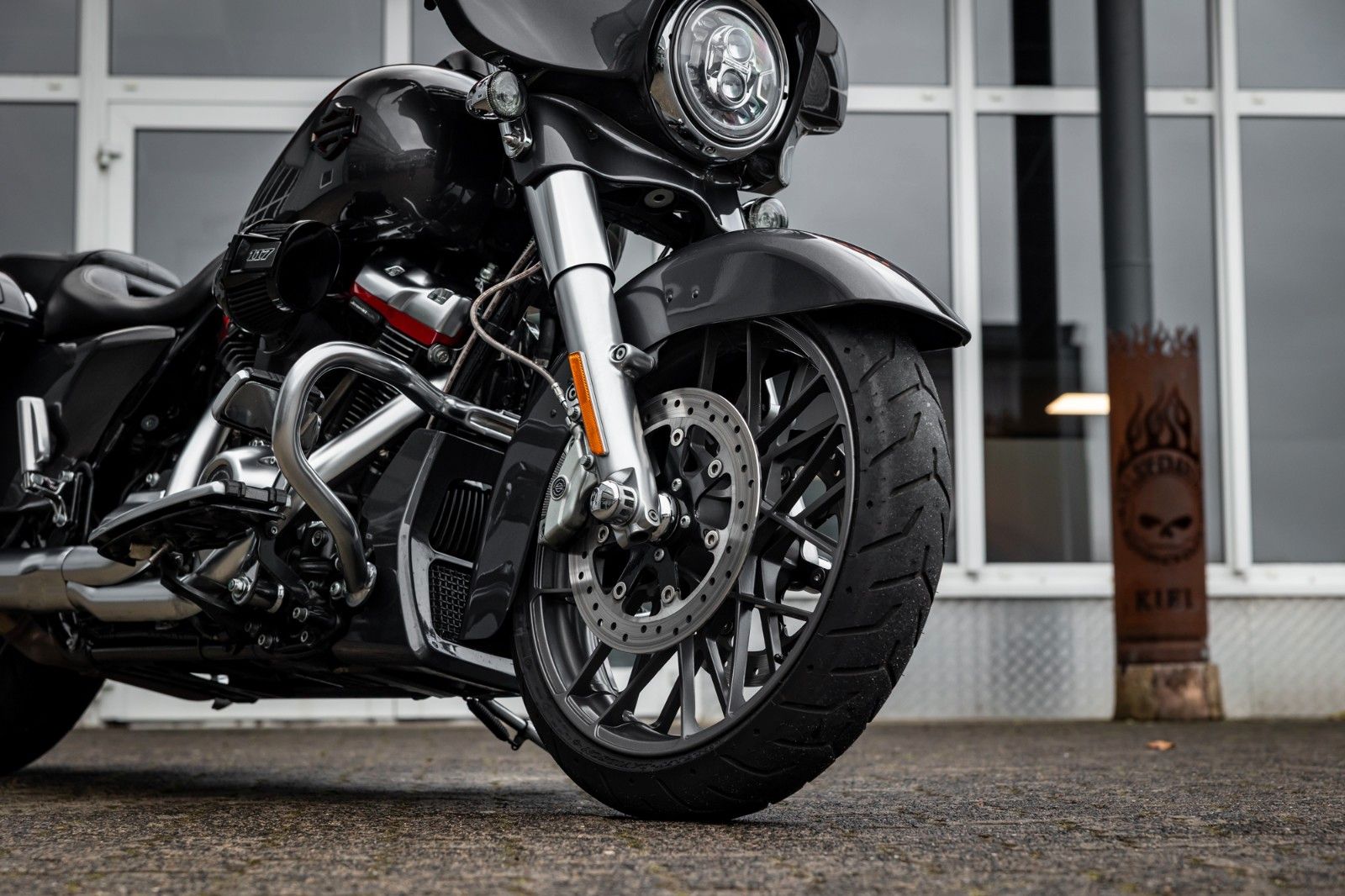 Fahrzeugabbildung Harley-Davidson FLHXSE CVO Street Glide 117 Cui - JEKILL & HYDE