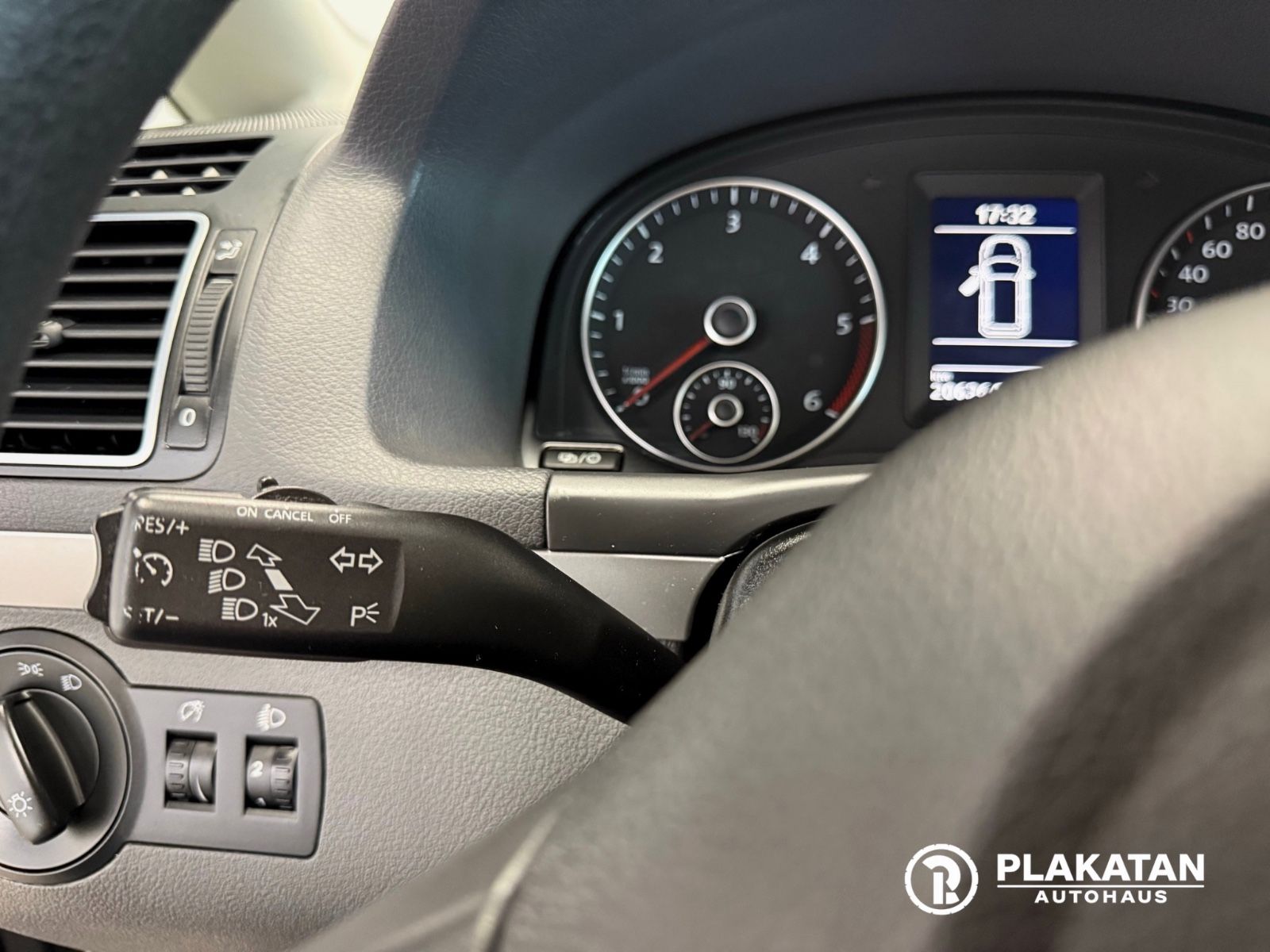 Fahrzeugabbildung Volkswagen Touran Zahnriemen Neu, Parksensoren, TÜV Neu,