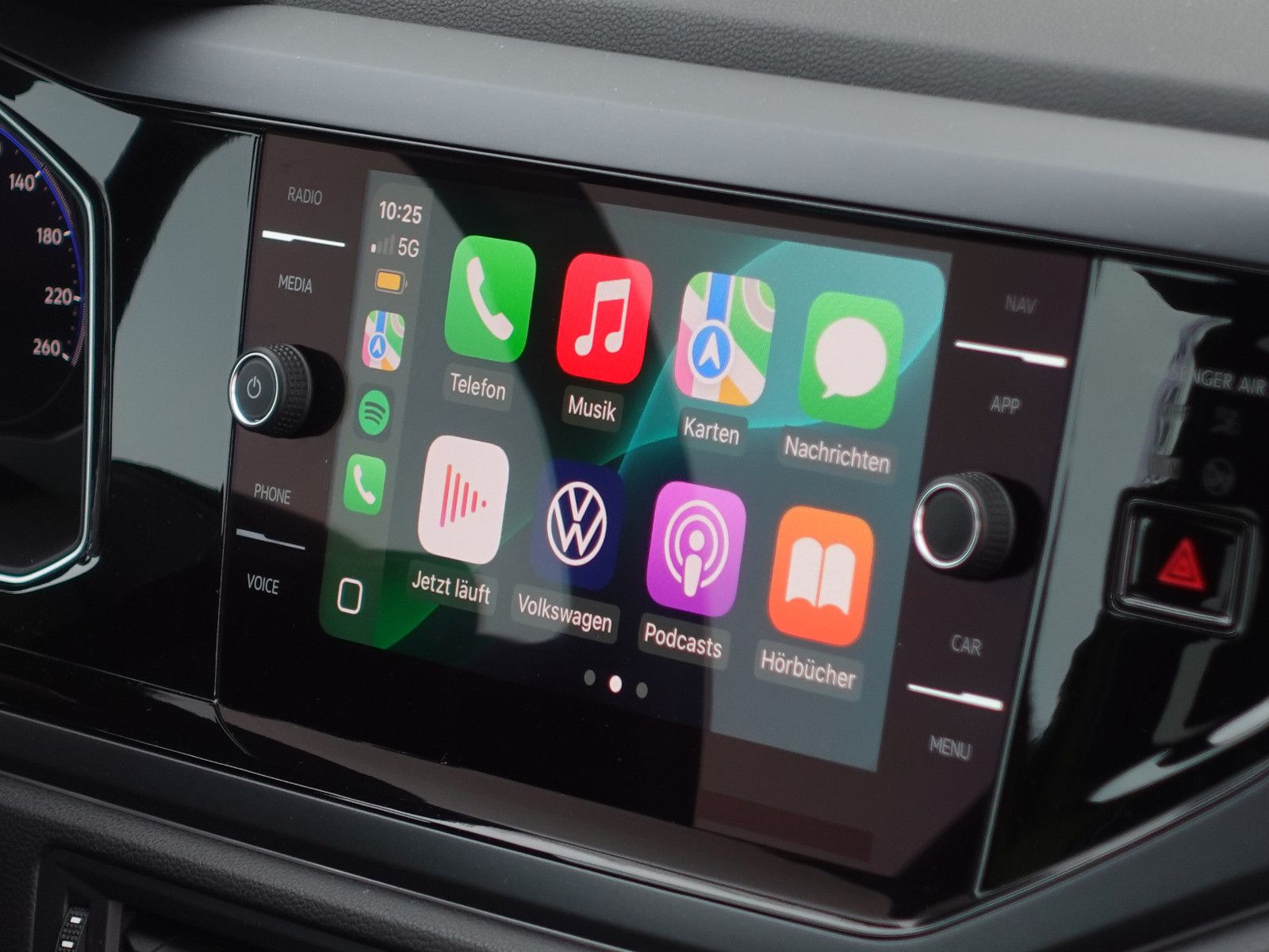 Fahrzeugabbildung Volkswagen Taigo 1.5 TSI DSG R-Line Black Style AHK Assist