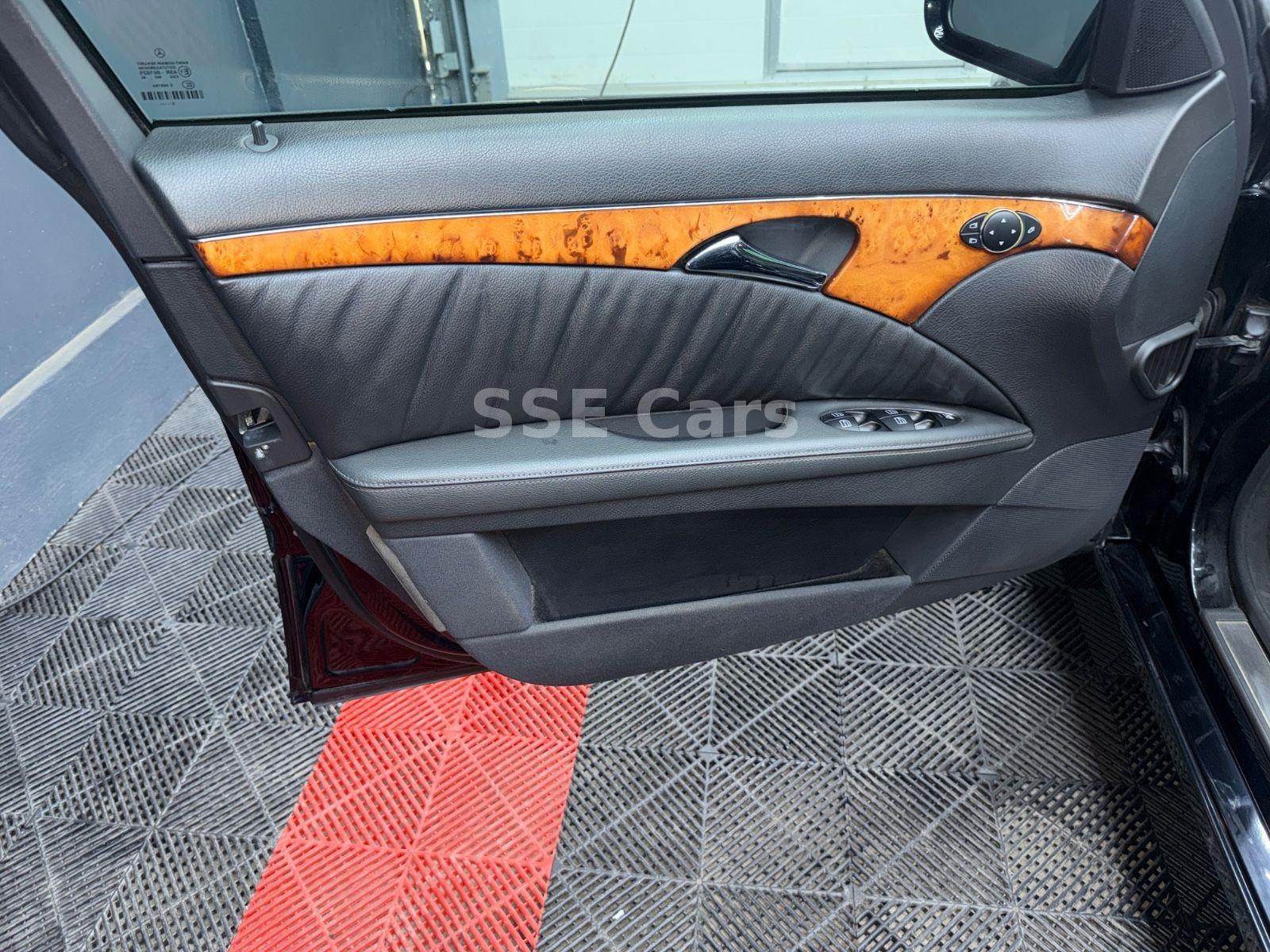 Mercedes-Benz E320 2005 — photo 15