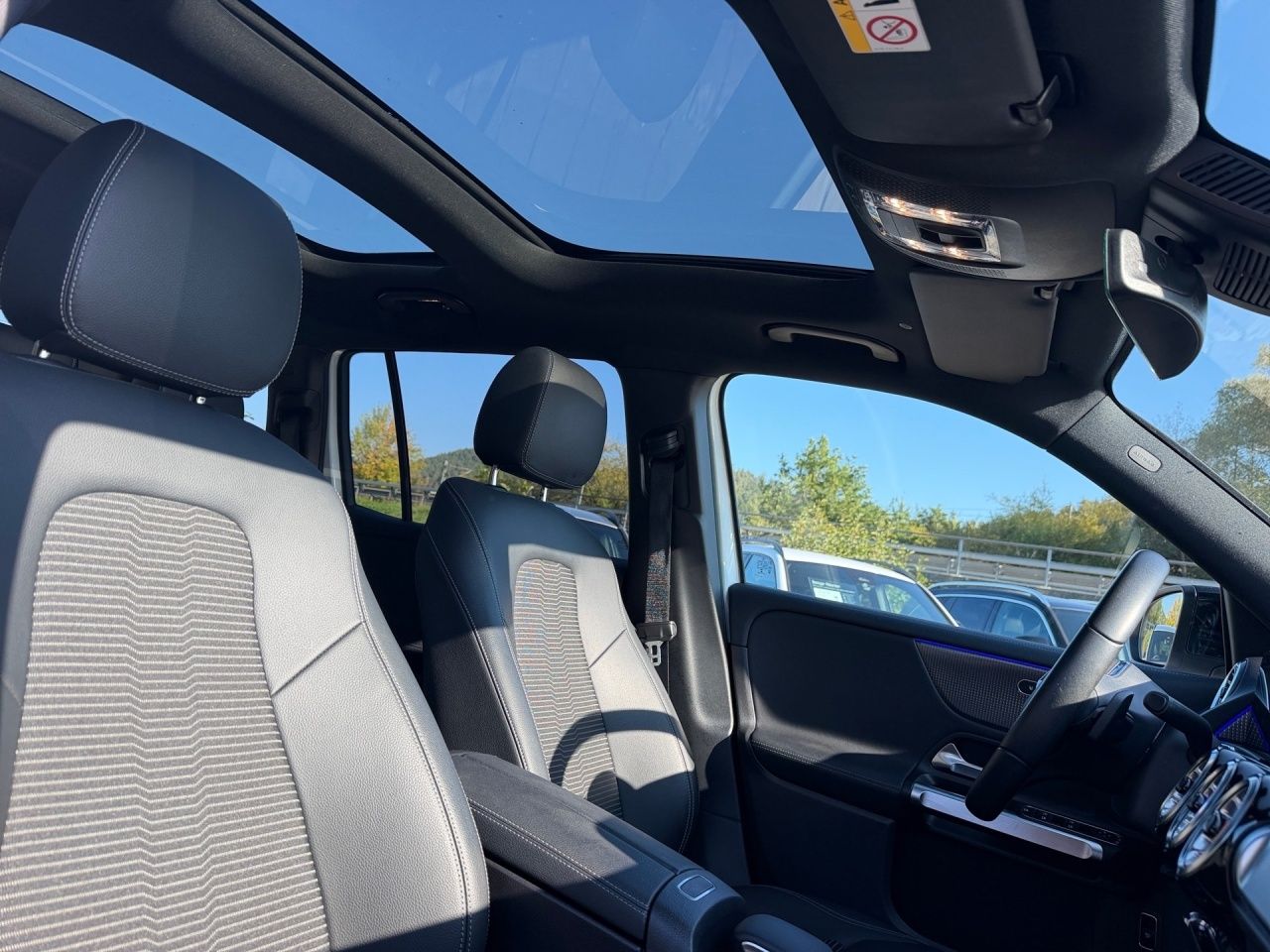 Fahrzeugabbildung Mercedes-Benz EQB 300 4M PROGRESSIVE+BONUS+PANO+NIGHT+LED+4WD