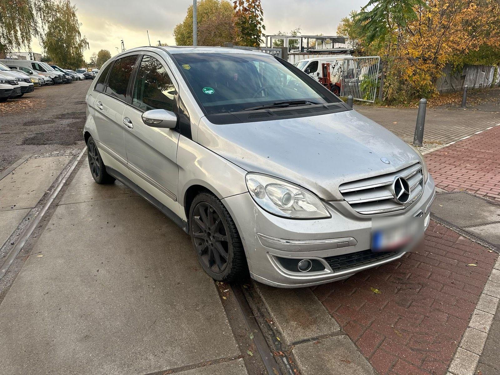 Mercedes-Benz B 200