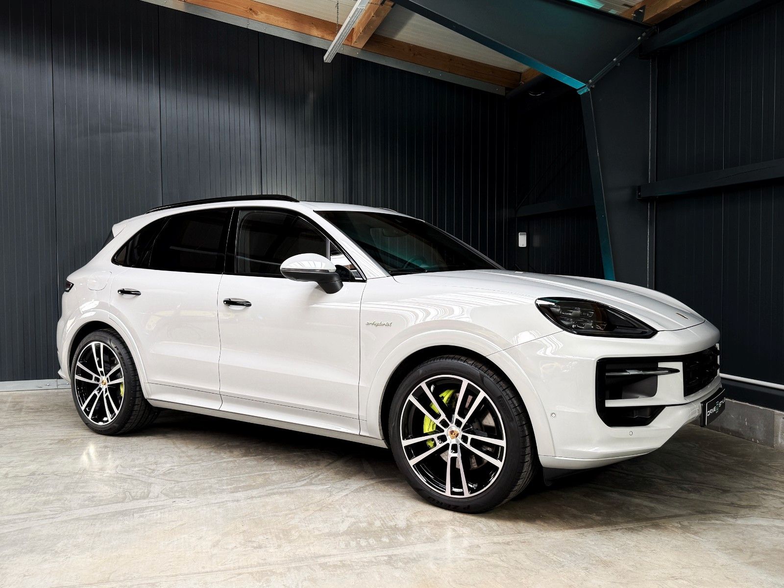 Fahrzeugabbildung Porsche Cayenne E-Hybrid + Vollaust. + Approved +Panoram