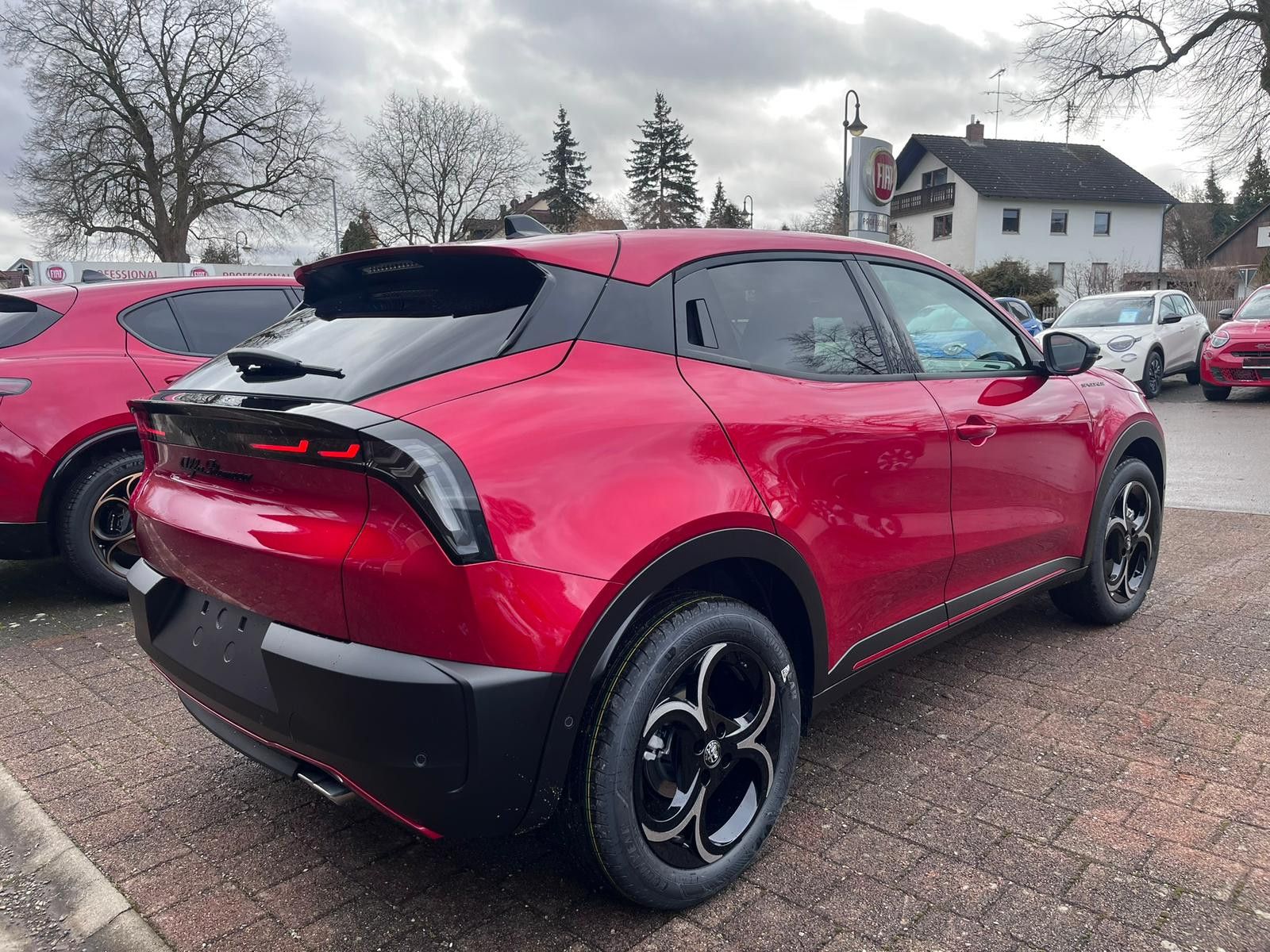 Fahrzeugabbildung Alfa Romeo Junior Ibrida 1.2 VGT 48V-Hybrid 107 kW Speciale