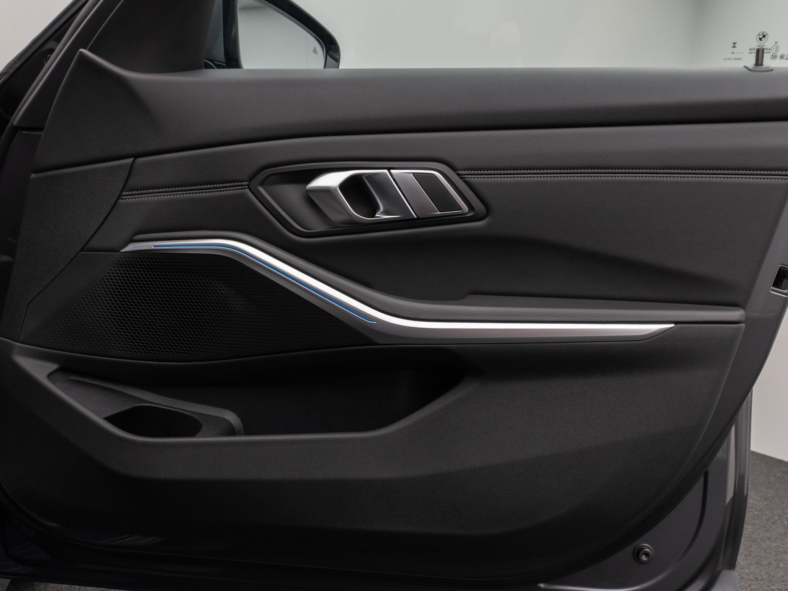 Fahrzeugabbildung BMW 330e xD Sport Line Panorama Laser Kamera HUD DAB