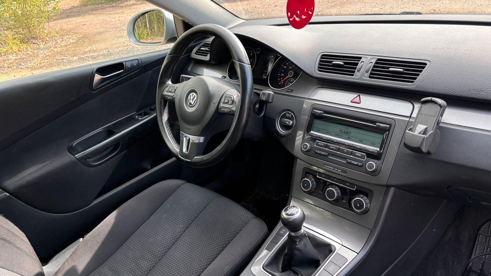 Volkswagen Passat 2010 — photo 15