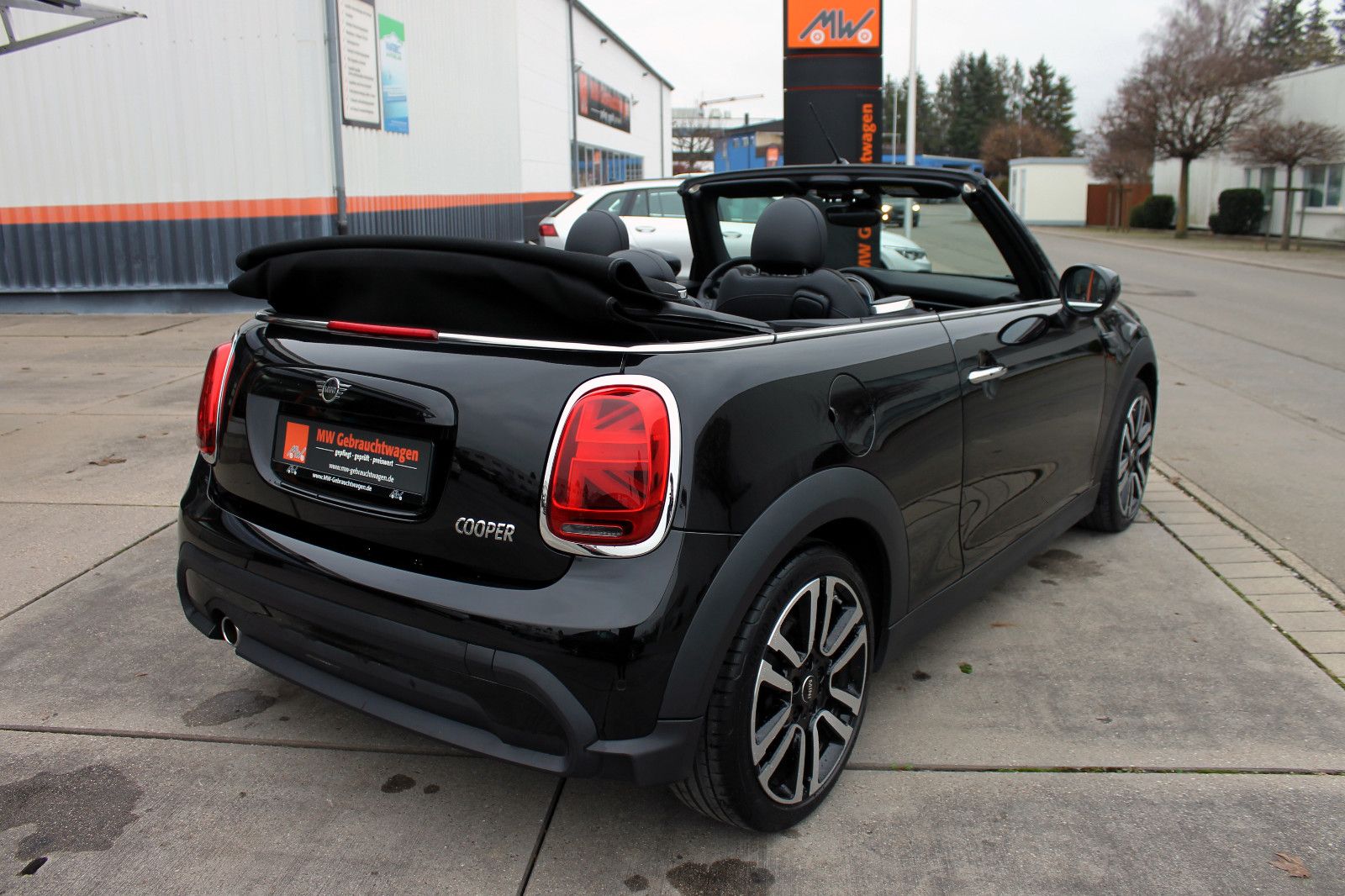 Fahrzeugabbildung MINI Cooper Cabrio Classic-Trim LED KAM PDC SHZ NAV