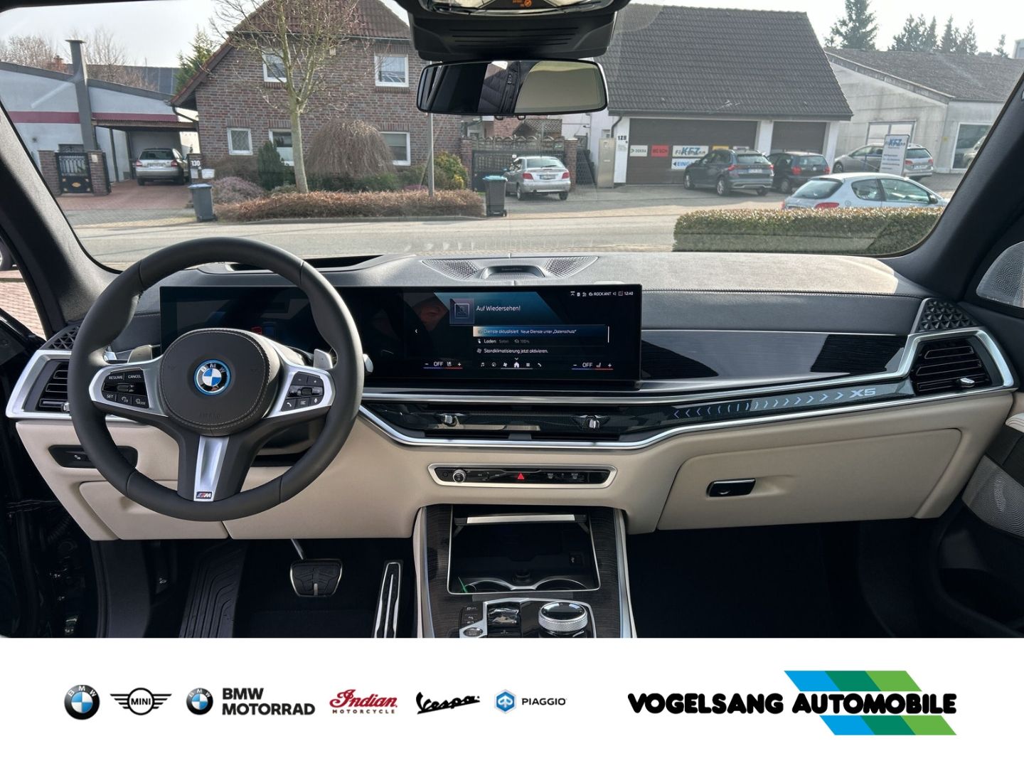 Fahrzeugabbildung BMW X5 xDrive50e M Sport Pro Park-Assistent Pano AHK