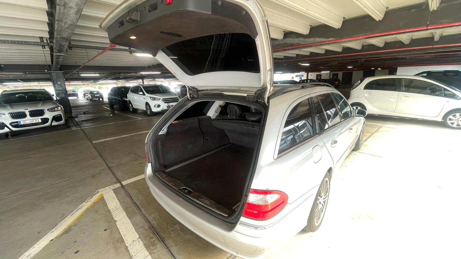 Mercedes-Benz E320 2004 — photo 9