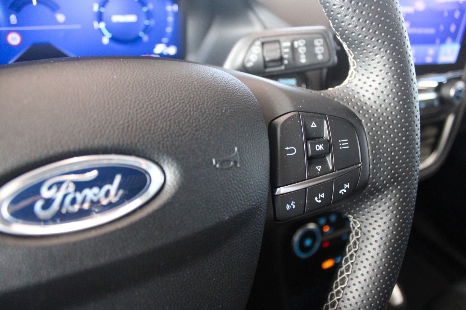 Fahrzeugabbildung Ford Puma ST-Line Vignale Aut. Bi-LED B&O PANO LEDER