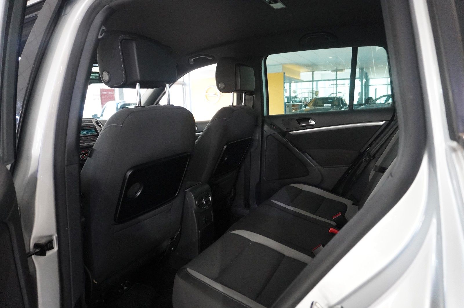 Fahrzeugabbildung Volkswagen Tiguan 2.0D LIFE KLIMA/SHZ/PDC/AUX/NEBEL