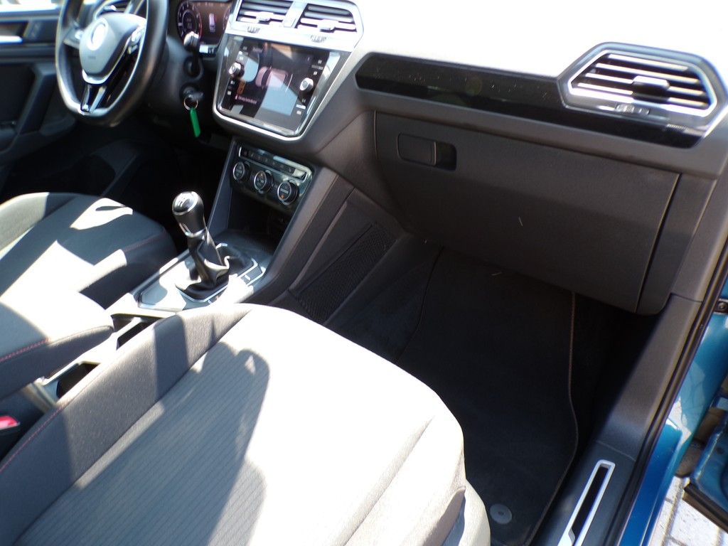 Fahrzeugabbildung Volkswagen Tiguan 1.4 TSI Sound *Navi*ACC*AHK*