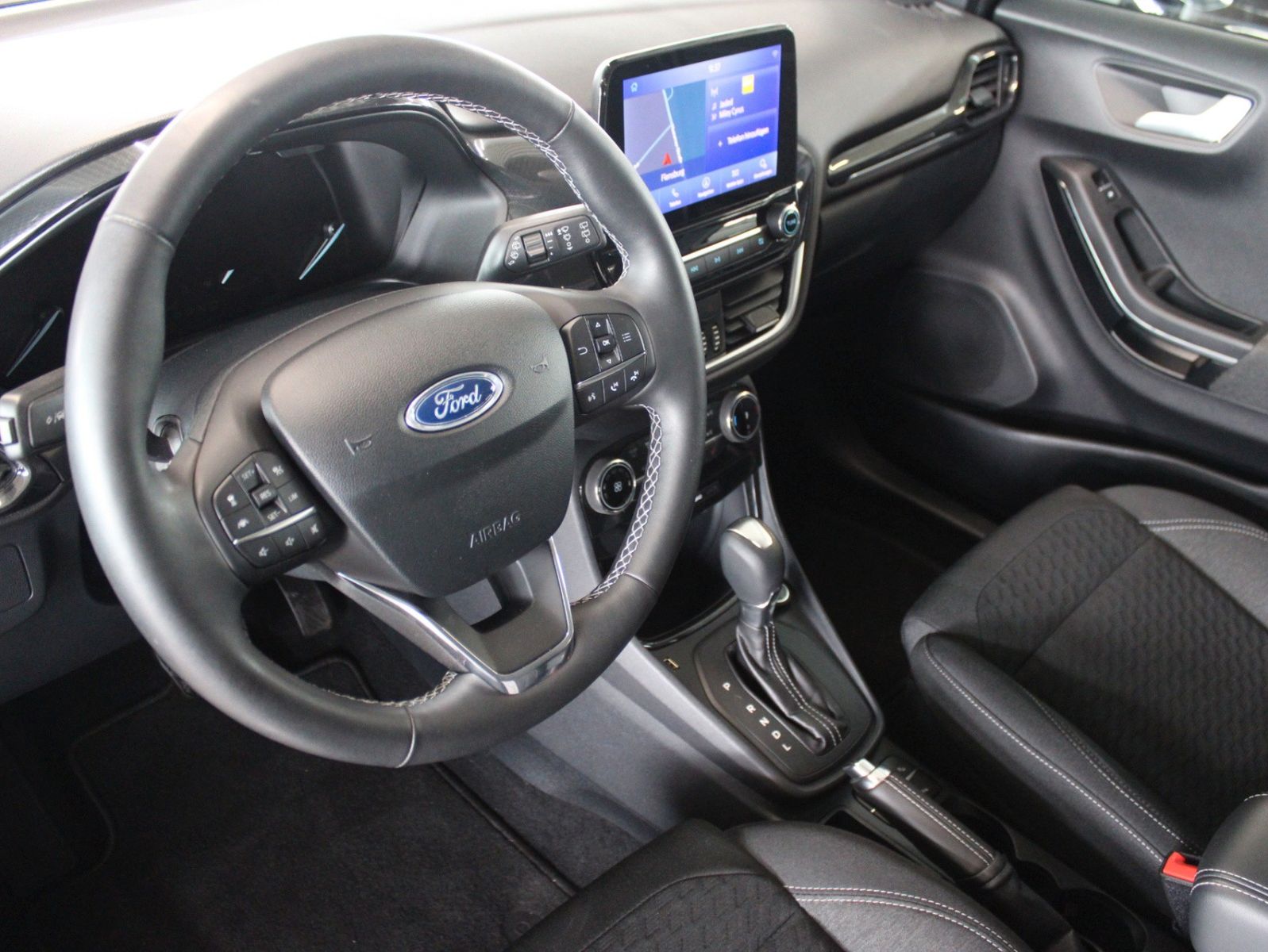Fahrzeugabbildung Ford Puma Titanium Automatik NAVI LED ACC WinterPak
