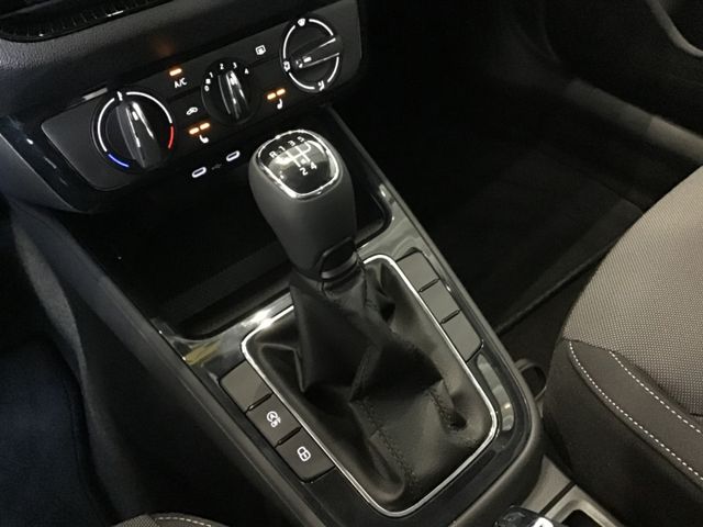 Fahrzeugabbildung Skoda Fabia Selection 1.0 TSI LED/Kamera/Tempo/SHZ/DAB