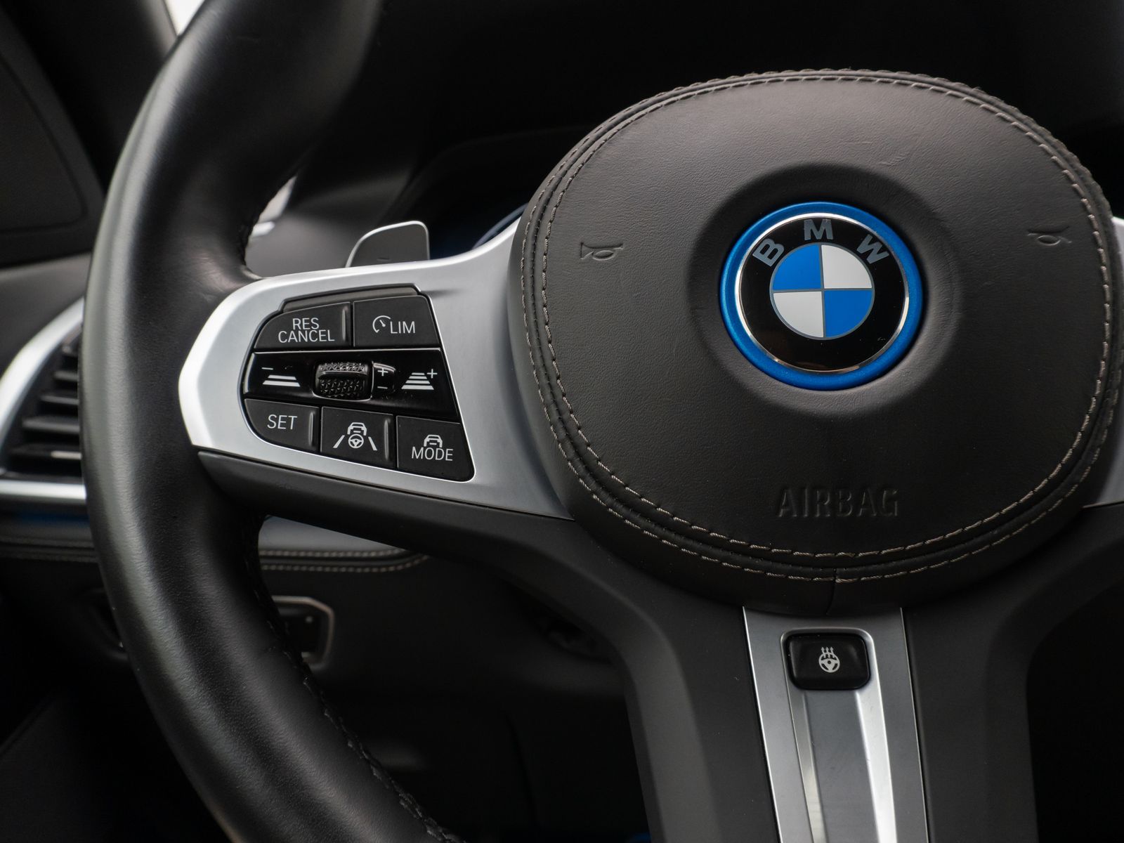 Fahrzeugabbildung BMW X5 xD45e M Sport 360° Laser SoftCl HUD DAB HiFi