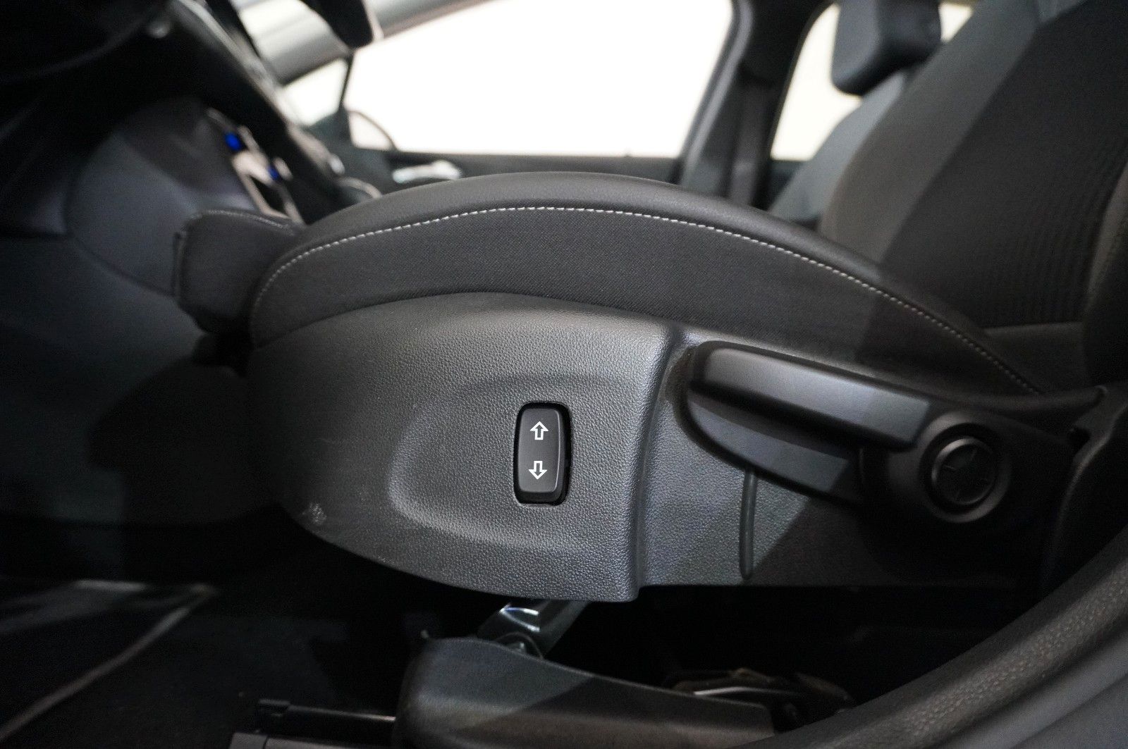 Fahrzeugabbildung Opel Astra K ST 1.5D ELEGANCE  LED/NAVI/PDC/KAM/ALU
