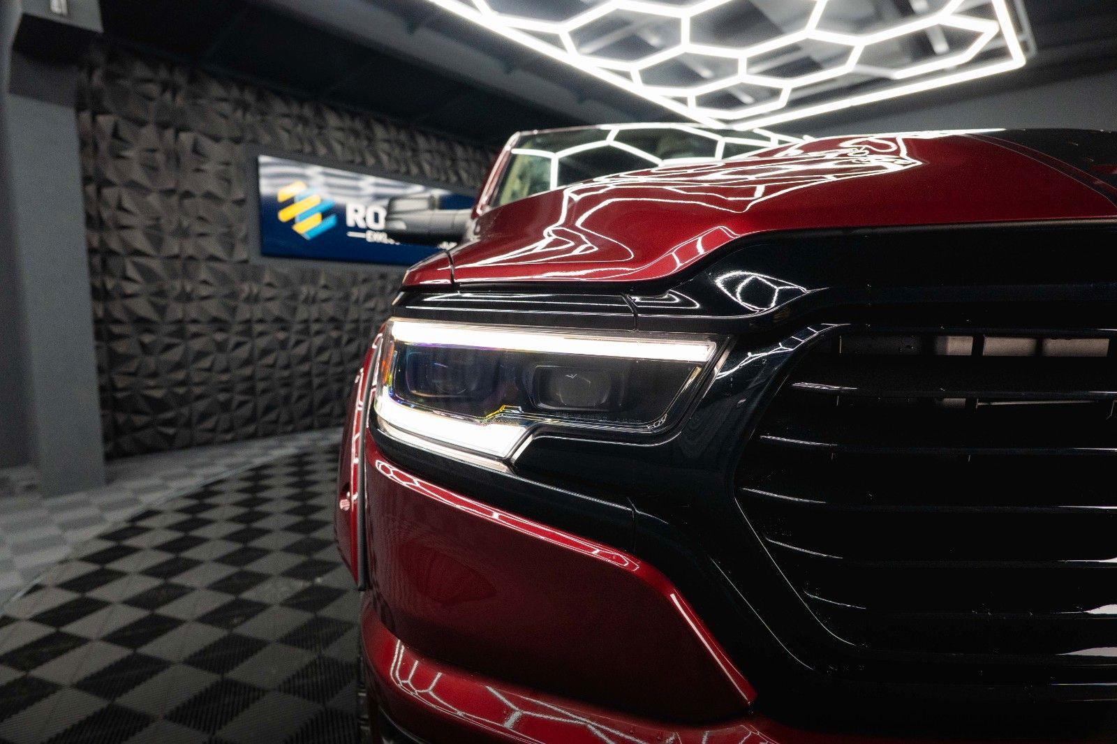 Fahrzeugabbildung Dodge RAM 5.7 V8 HEMI 4x4 OFFROAD Night Limited LONG