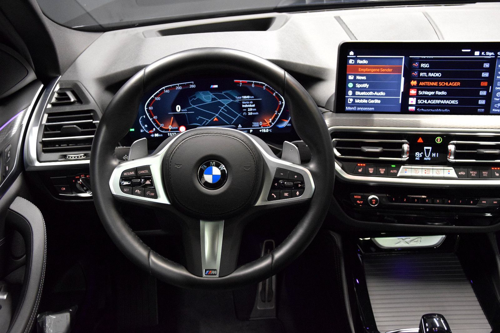 Fahrzeugabbildung BMW X4 xDrive 30 i M Sport ACC Pano Leder Laser ACC