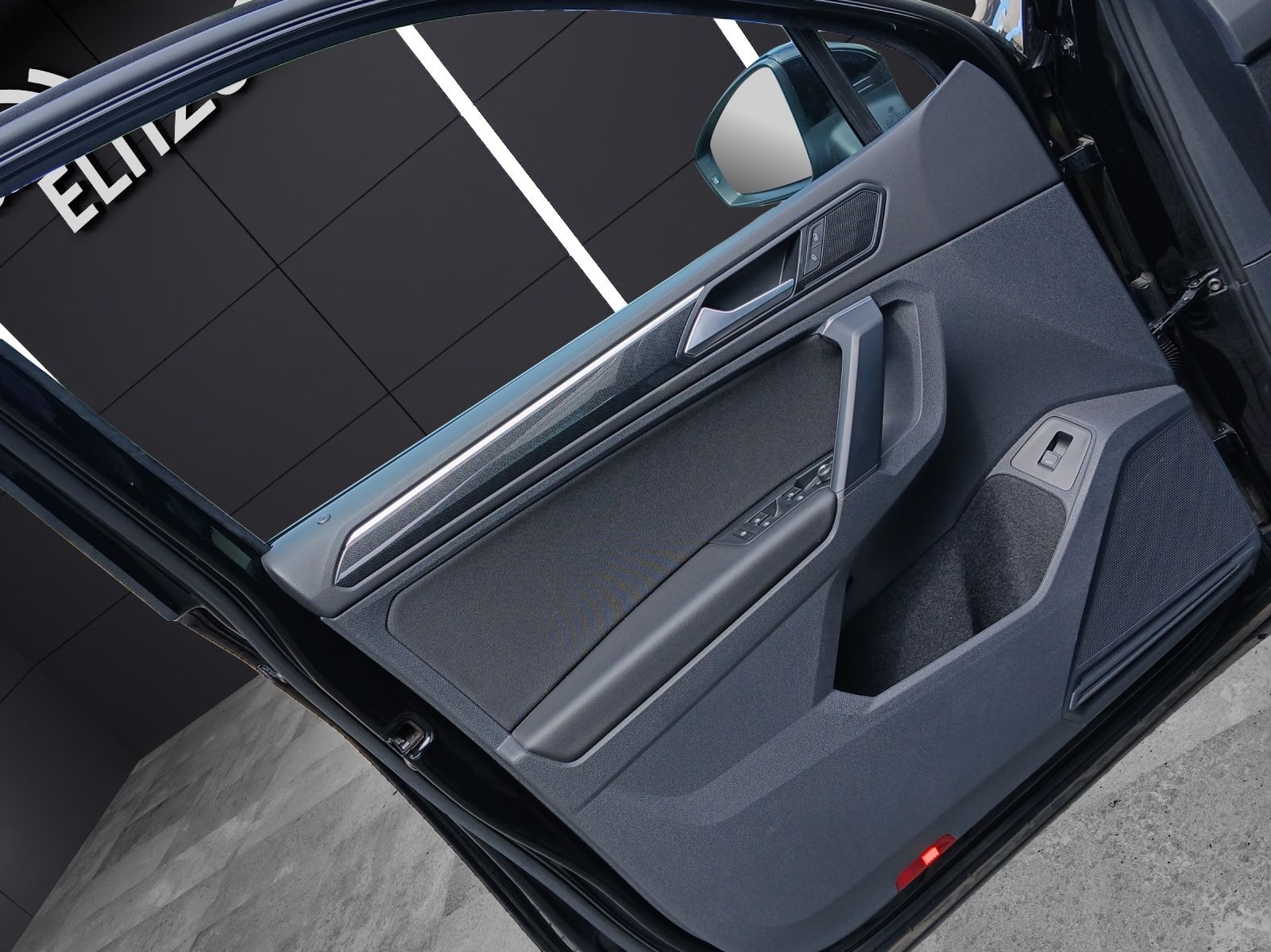 Fahrzeugabbildung Volkswagen Tiguan TSI Elegance DSG Matrix AHK Navi AID ACC