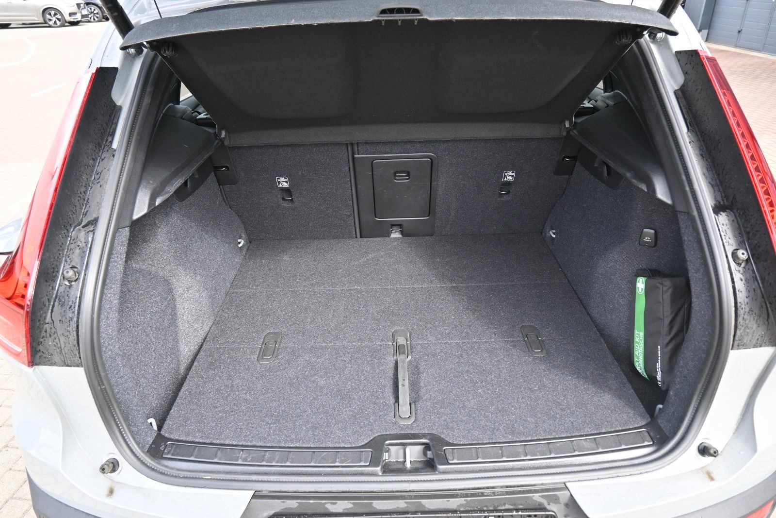 Fahrzeugabbildung Volvo XC40 B4 DKG Plus Black Edition*FSHZG*360°*ACC
