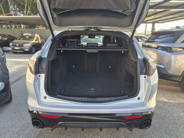 Alfa-Romeo Stelvio - 8