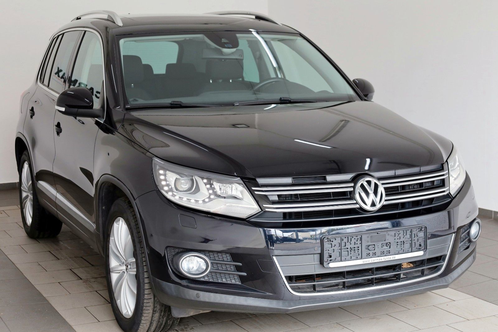 Fahrzeugabbildung Volkswagen Tiguan Sport & Style Navi,Xenon,Panorama,SH,PDC