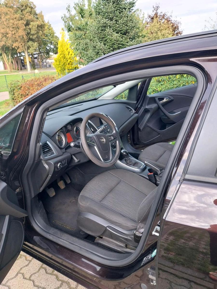 Opel Astra 2014 — photo 6