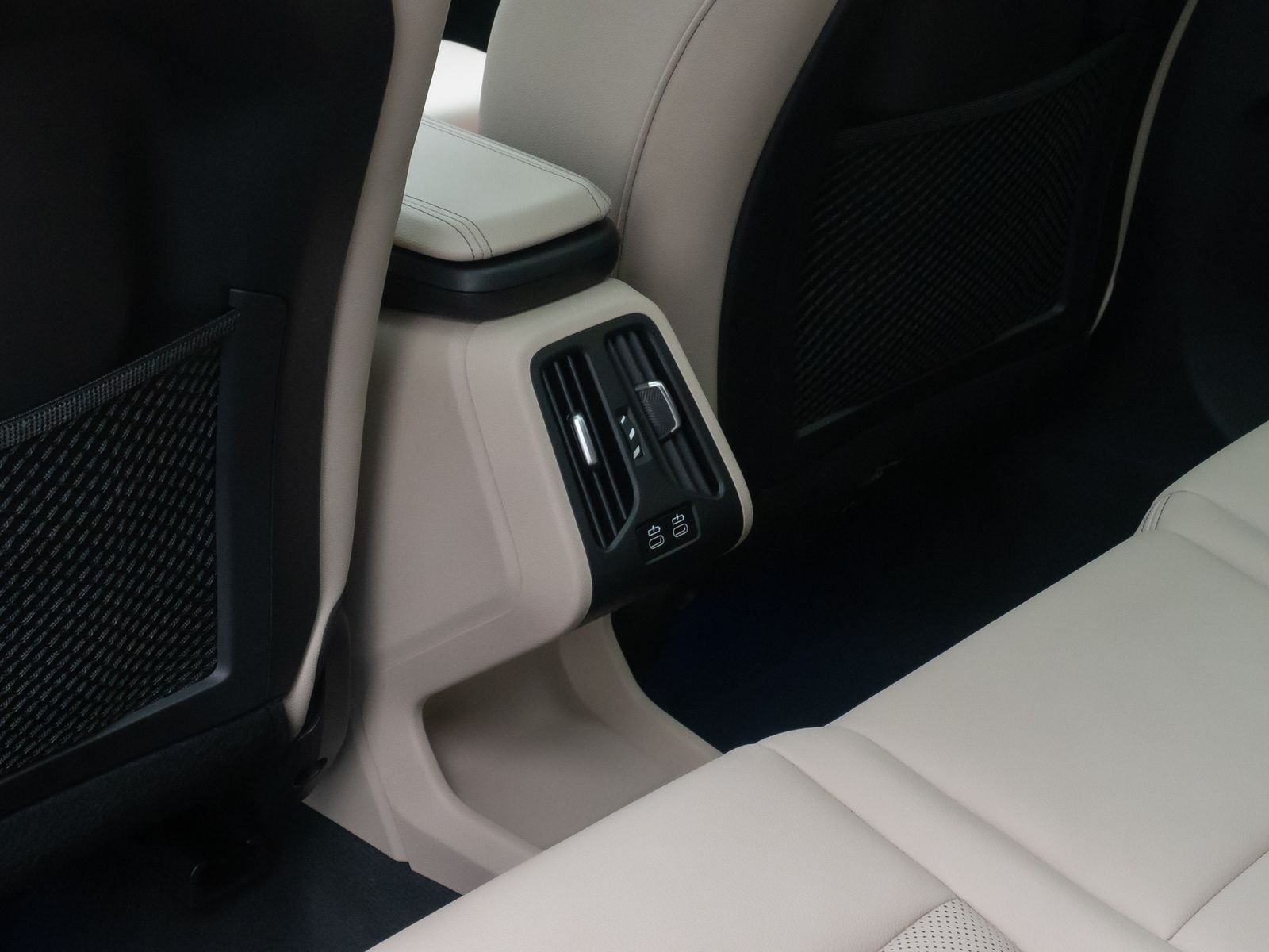 Fahrzeugabbildung BMW 220i Active Tourer M Sport 360° HUD DAB Panorama