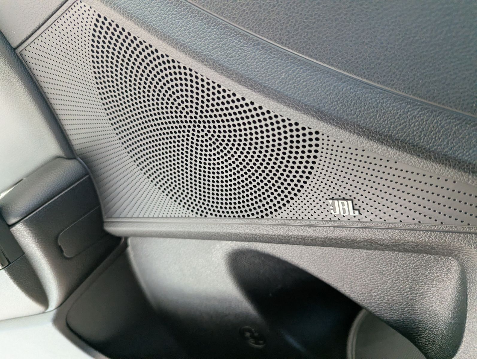 Fahrzeugabbildung Kia cee'd / Ceed 1.5 Spirit JBL ACC Kamera 7J-Gar