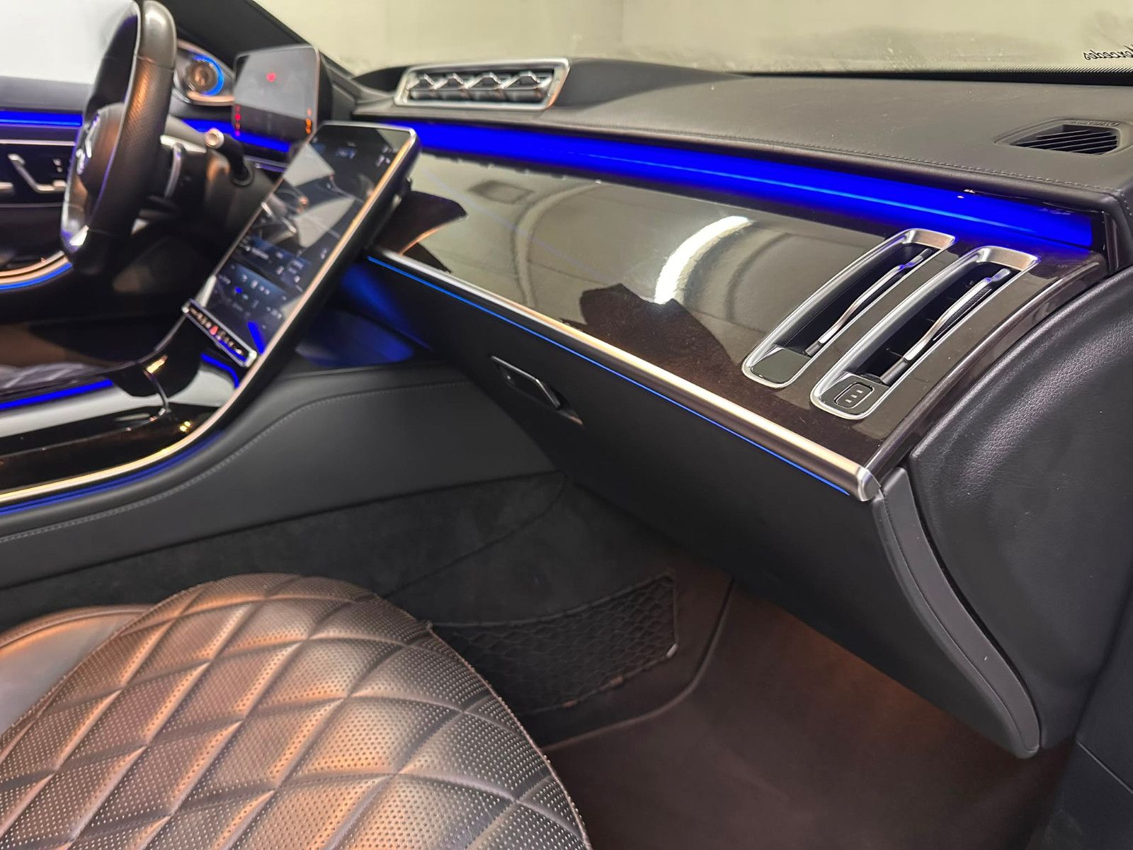 Fahrzeugabbildung Mercedes-Benz S 500 4MATIC L *AMG-LINE*PANORAMA*TV*STANDH*