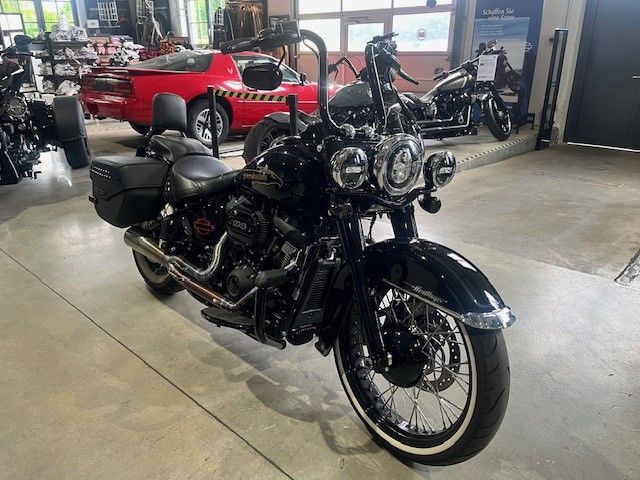 Fahrzeugabbildung Harley-Davidson Heritage Softail Classic 114cui Chicano Umbau