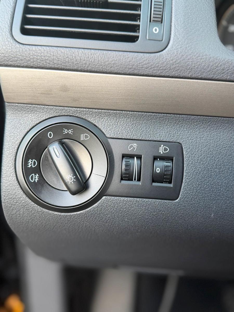 Volkswagen Touran 2009 — photo 7