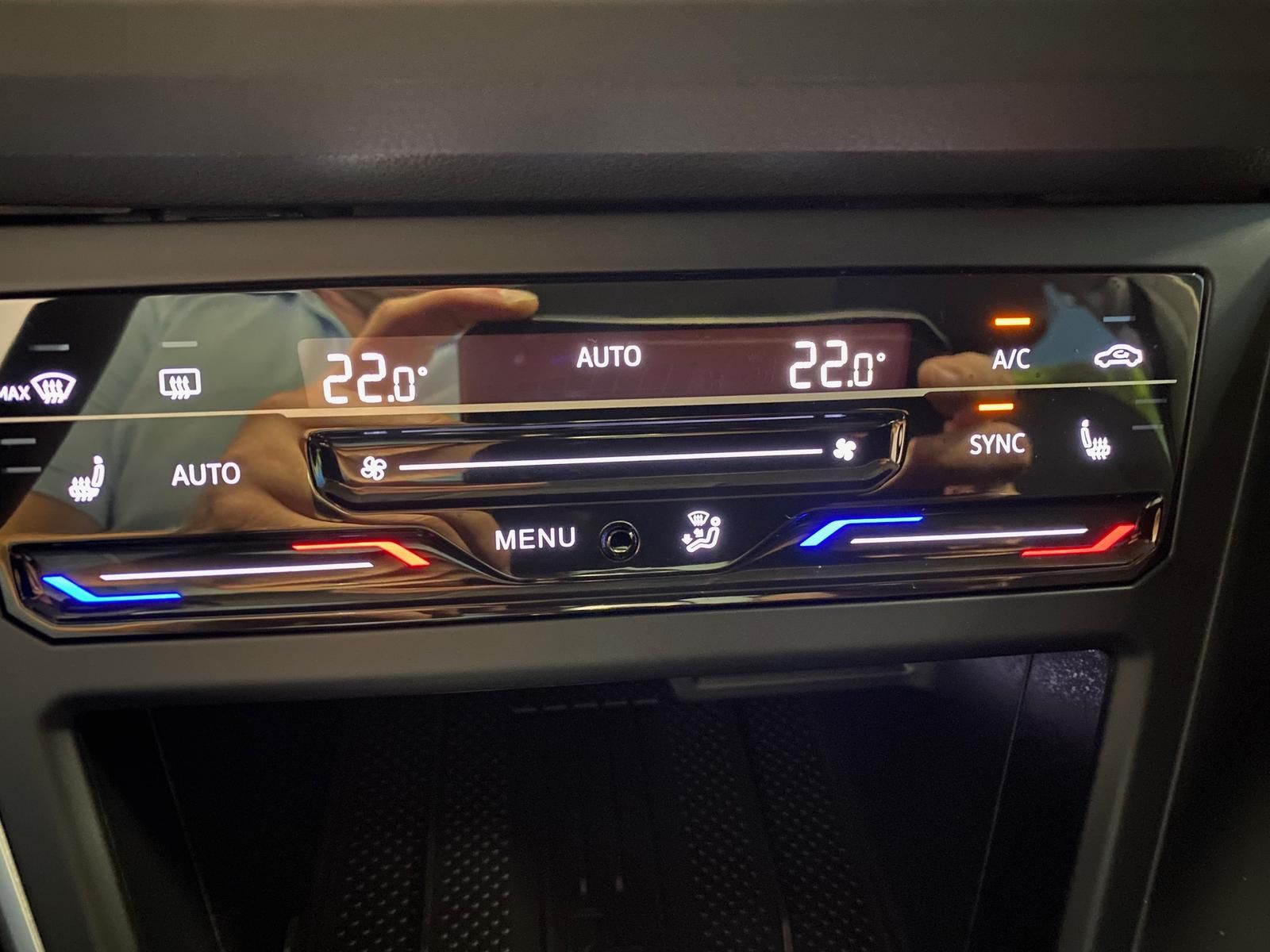 Fahrzeugabbildung Volkswagen Taigo 1.5 TSI ACT Life APP+MATRIX+ALLWETTER+RFK+